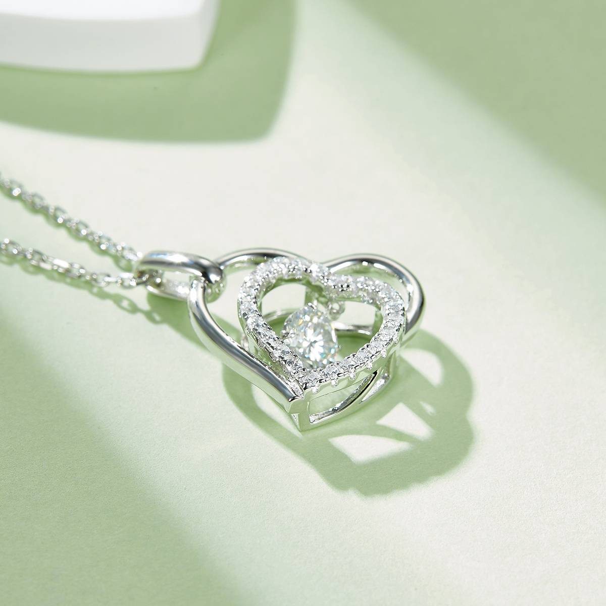 Dynamic and welcoming S925 silver plated platinum Moissanite necklace 50 points D-grade